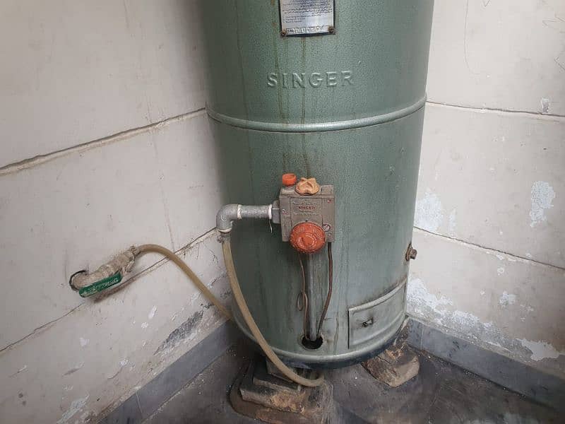 Perfectly Working Singer 35 Gallon Geyser 5