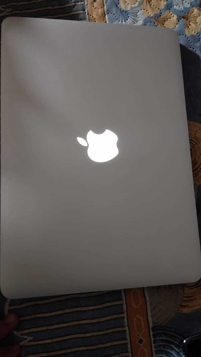 MacBook Pro (Retina, 13-inch, Early 2015) 4