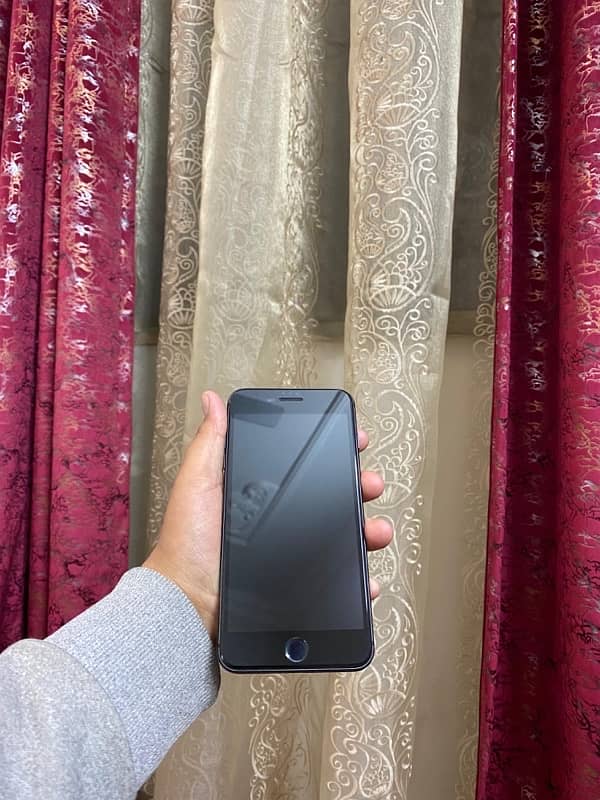 iPhone 8 Plus 1