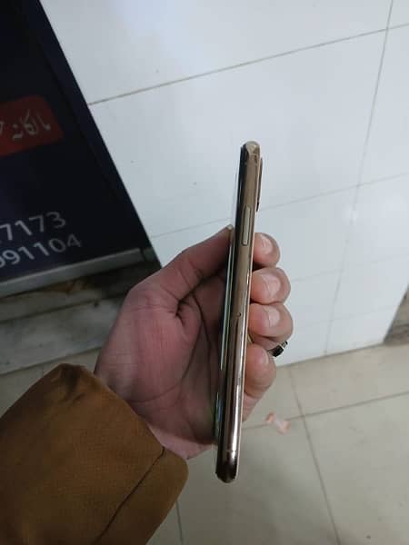 IPhone xs 64gb Pta Approved 1