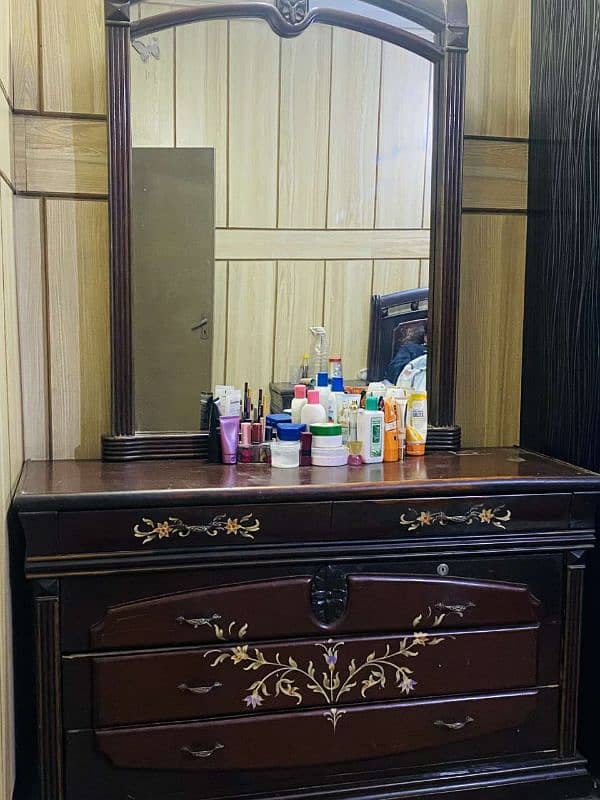 dressing table 0