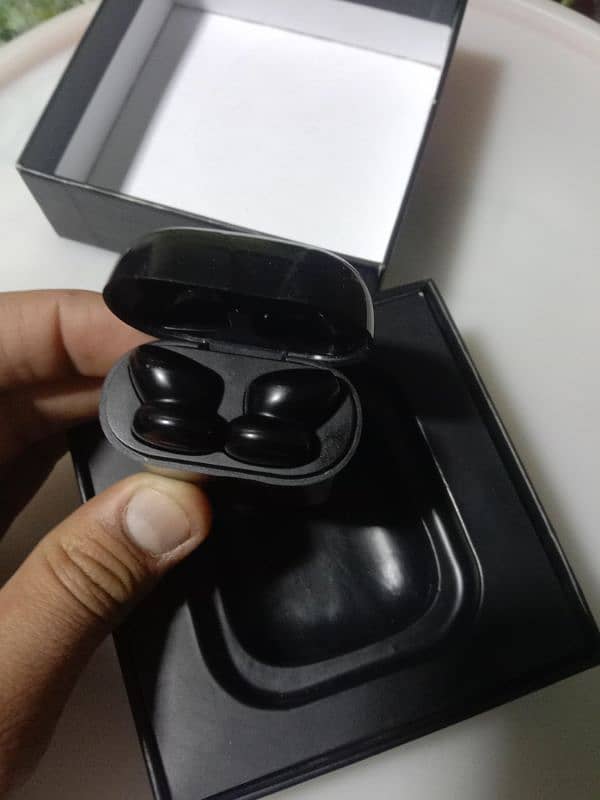 Black earphone ysp 4