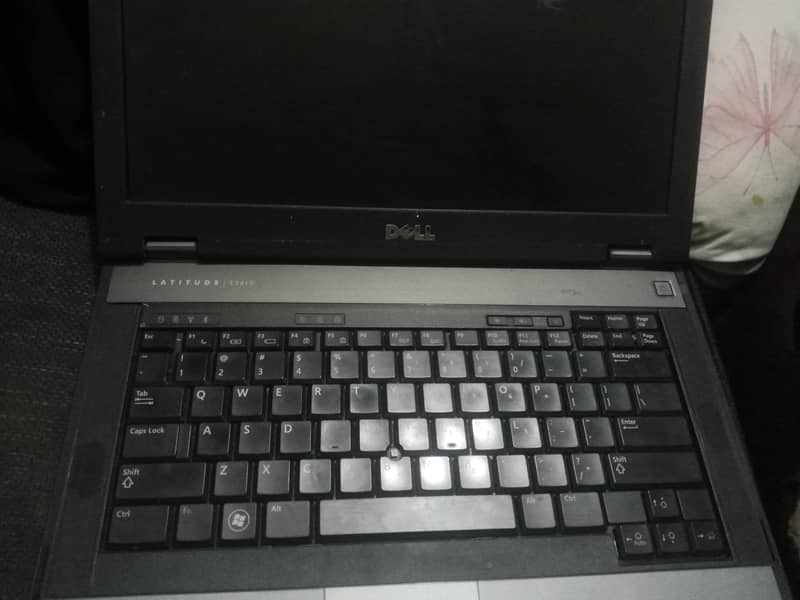 Dell i5 first generation used 2 GB ram battery perfect speakers are de 0