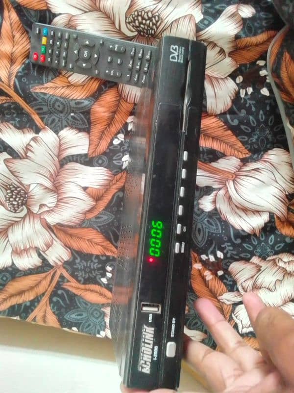 HD reciver 2 lnbs or 4 feet dish k sath for sale 2