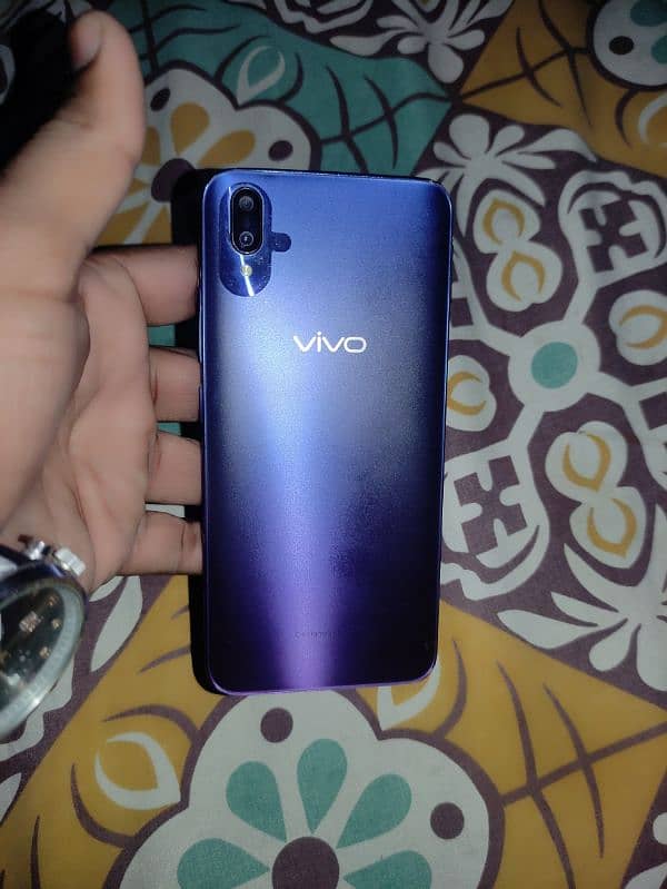 I'm selling  vivo v11 pro 2