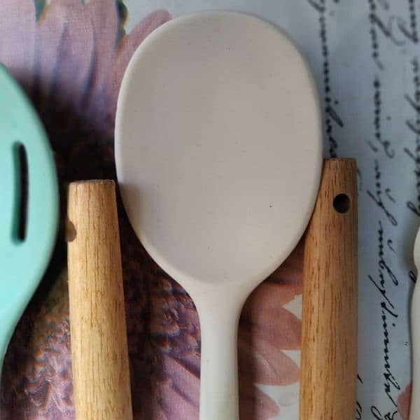 Different shapes nonstick spoons 8