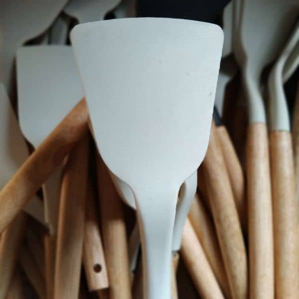 Different shapes nonstick spoons 17