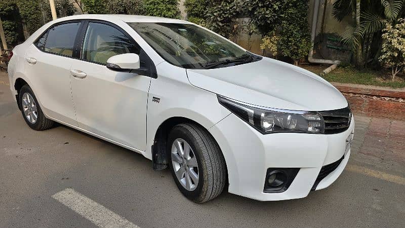 Toyota Corolla Altis 2016 1