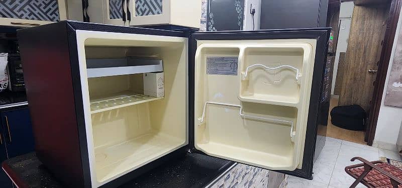 Haier Mini Refrigerator 1