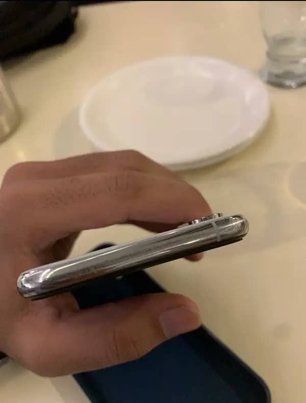 Iphone XS Silver water pack 2