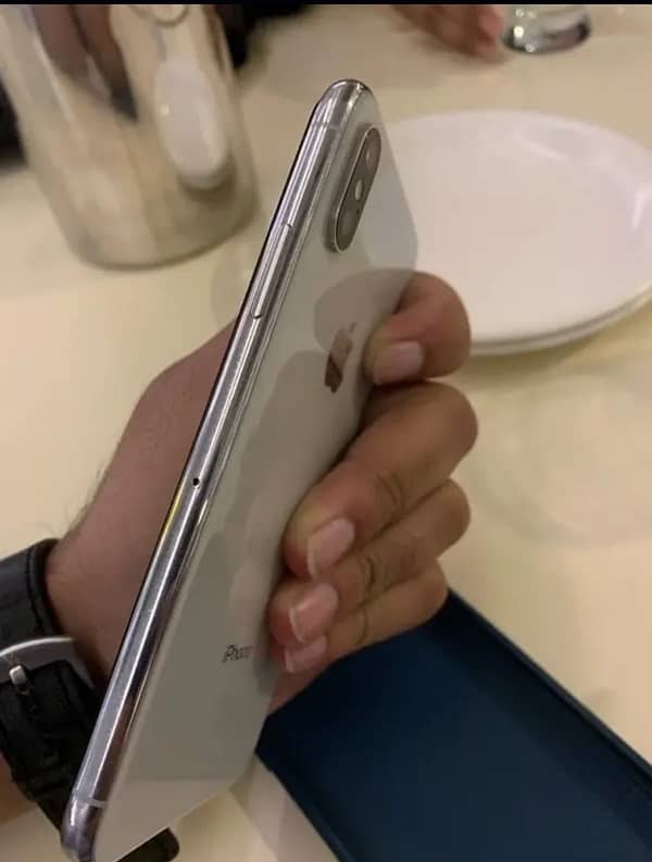 Iphone XS Silver water pack 5