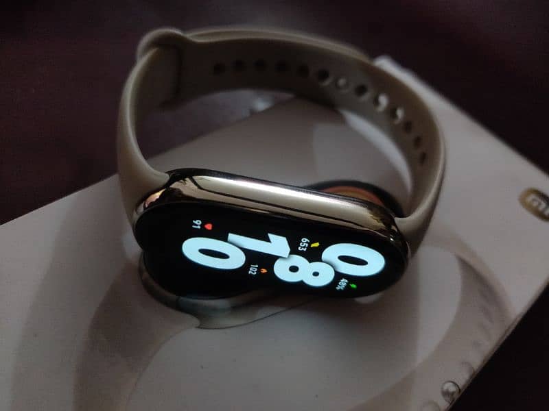 Mi Smart band 8 in 10/10 condition 1