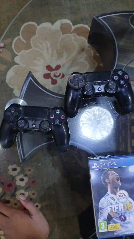 ps4 slim 500 GB with 2 controllers and 6 cds 7