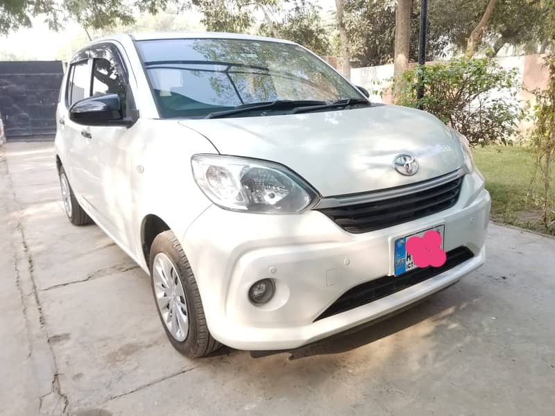 Toyota Passo 2019 in pearl white colour. 3