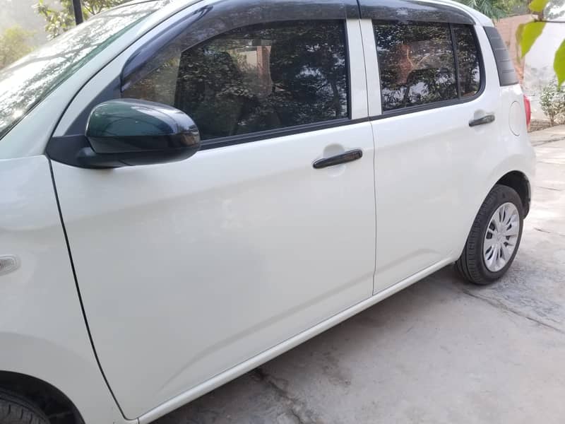 Toyota Passo 2019 in pearl white colour. 4