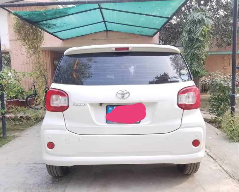 Toyota Passo 2019 in pearl white colour. 6