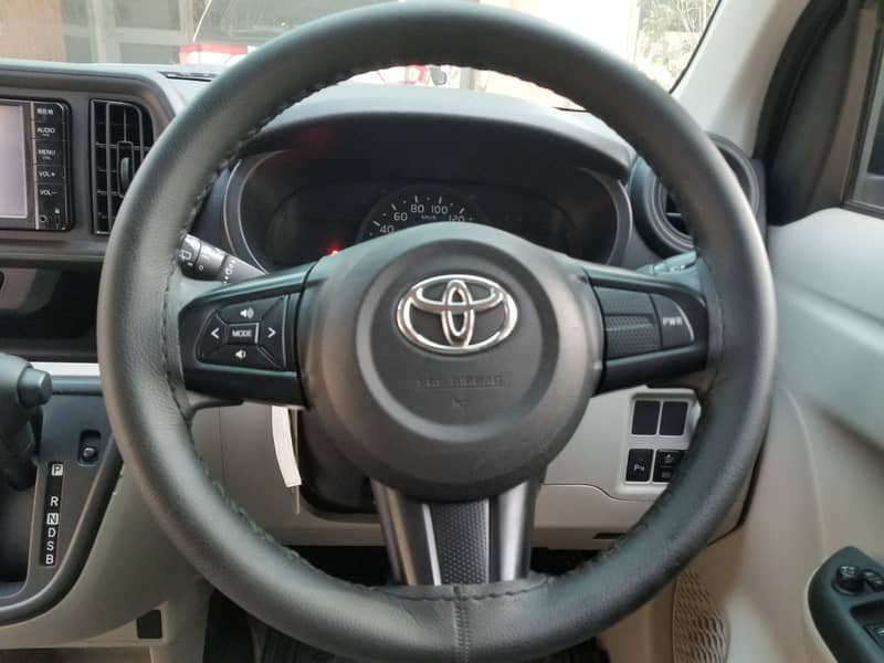 Toyota Passo 2019 in pearl white colour. 10