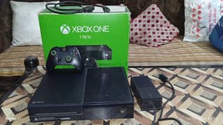 Xbox one 1 tb almost new