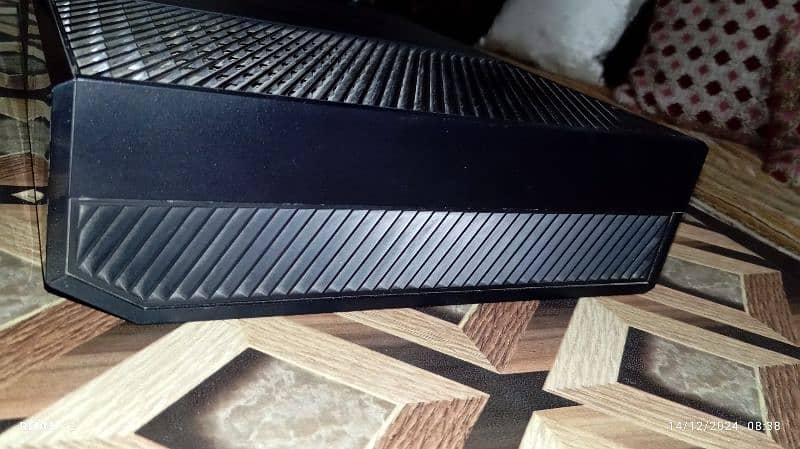 Xbox one 1 tb almost new 17