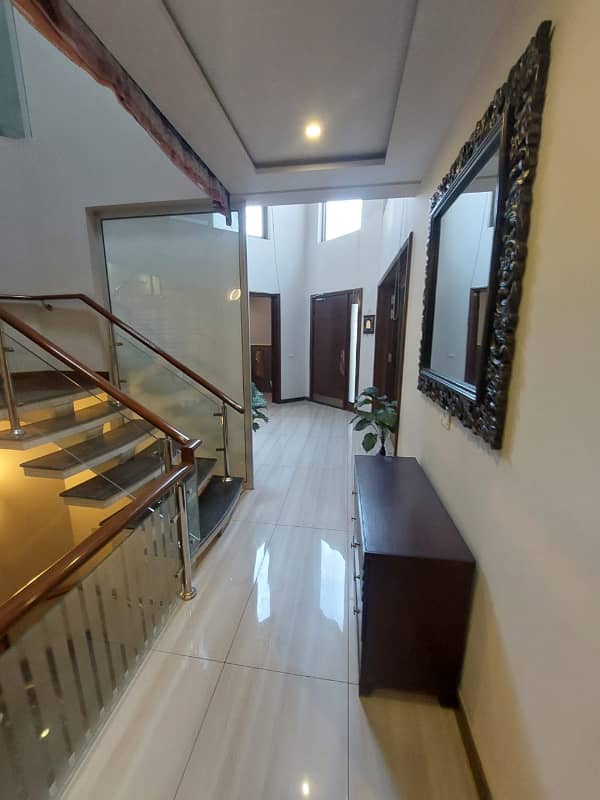 1 Kanal Beautiful Bungalow near Main Boulevard Gulberg 4