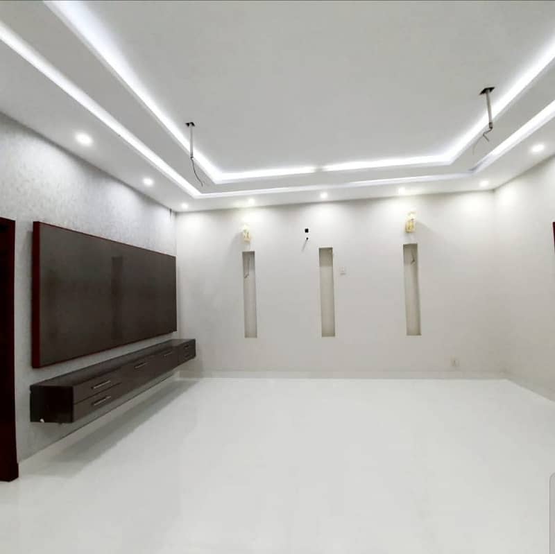 House In Wapda Town Phase 1 - Block E2 Sized 10 Marla Is Available 3