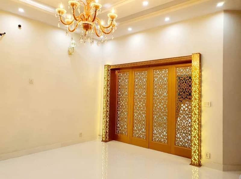 House In Wapda Town Phase 1 - Block E2 Sized 10 Marla Is Available 4