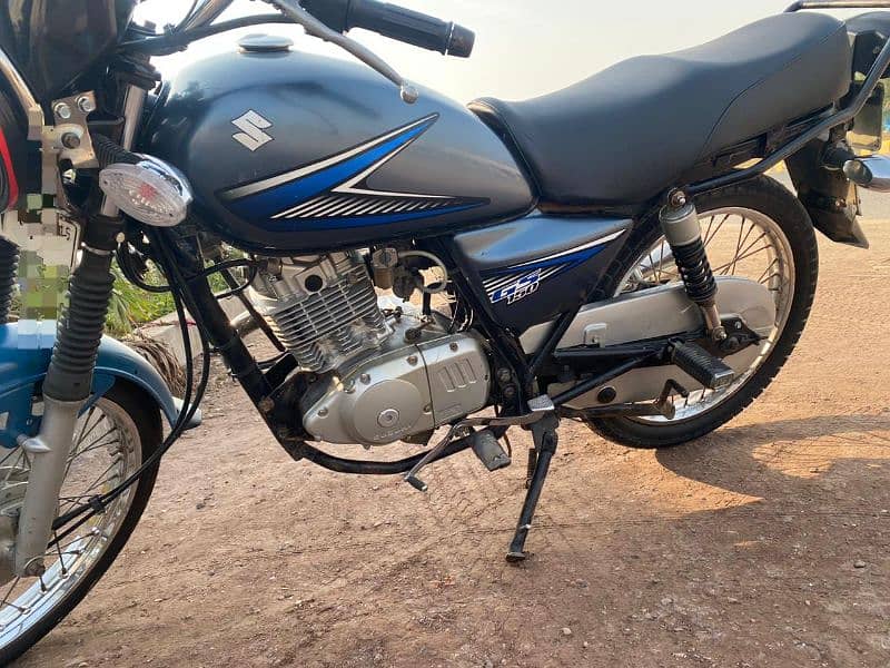 Suzuki GS150 2