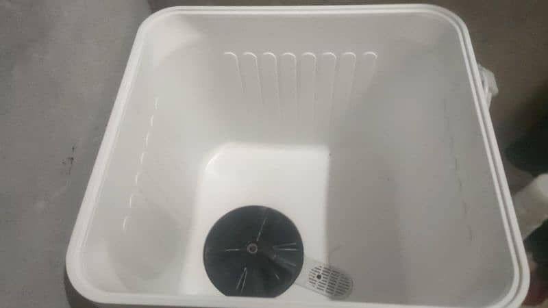 baby washing machine new condition hai bht kam use hoe h 0