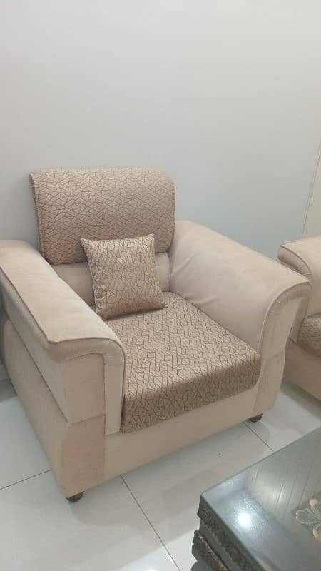 5 seater with center table 5