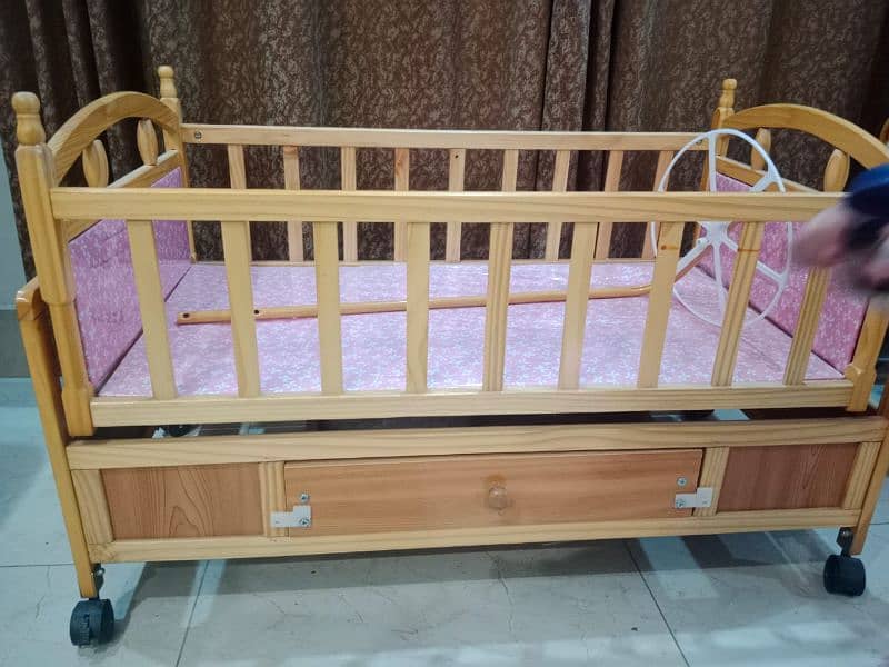 baby swing wooden(New condition) 2