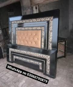 black colour golden contrast golden poshish deco paint to