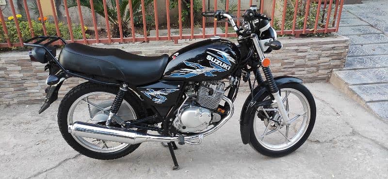 Suzuki GS 150se 10