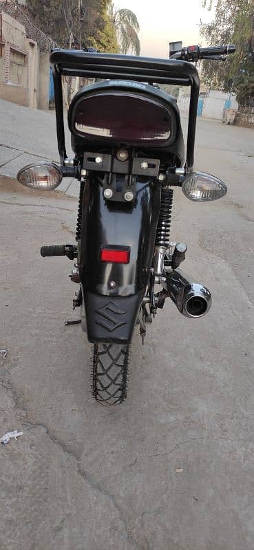 Suzuki GS 150se 14