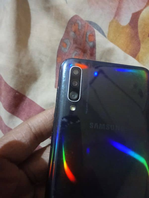 Samsung Galaxy A50 4/128 display finger print best quality camera 3