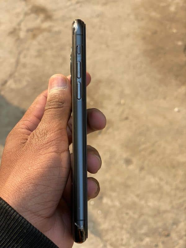 iphone 11 pro Non ptA Factory unlock with box 10by 10 5