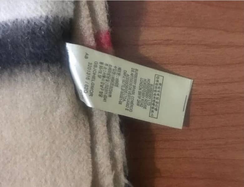 Giant Burberry Icon Cashmere Scarf 3