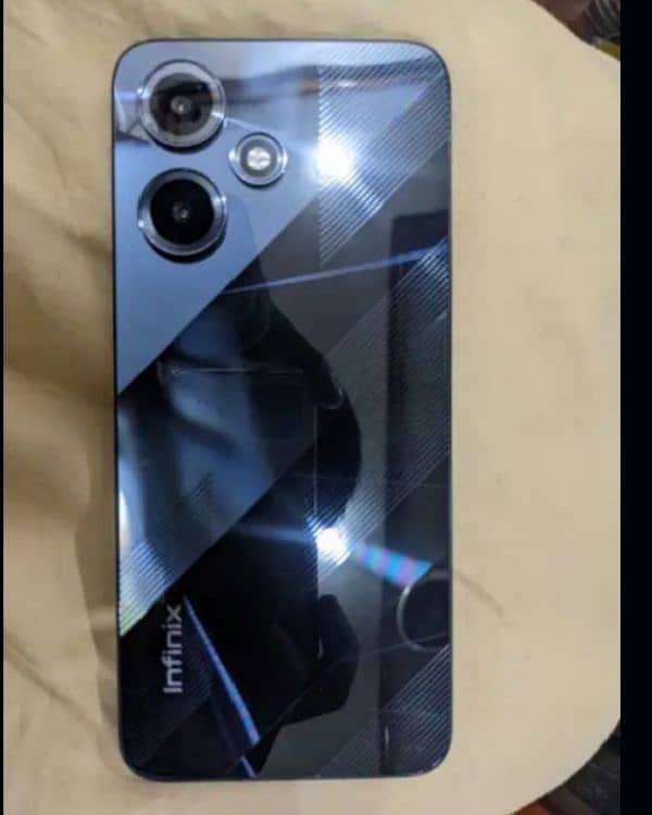 Infinix Hot 30 Play 4+4/64GB. Box and Charger available 1