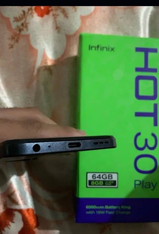 Infinix Hot 30 Play 4+4/64GB. Box and Charger available 4