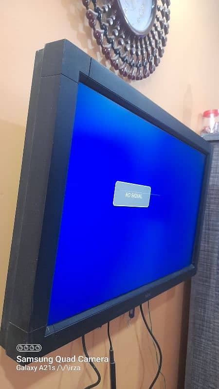 32 inch Lcd urgent sale read ad 1