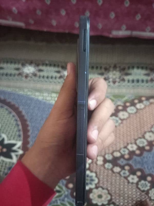 Redmi 14c 6/6 128 gb 12 days use BLACK Colour Back per sheet lagai ha 2