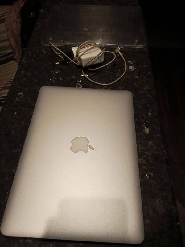 MacBook Air 2015 256GB SSD, 4GB Ram, Core i5 1