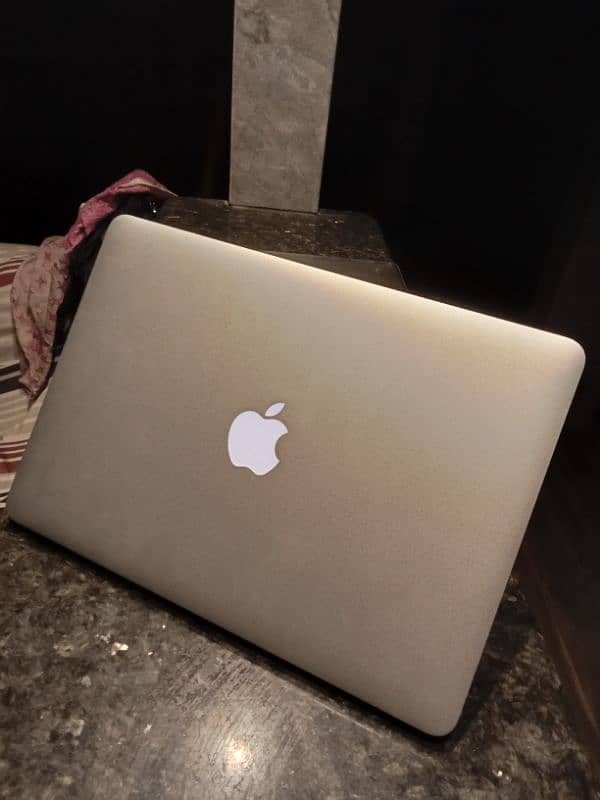 MacBook Air 2015 256GB SSD, 4GB Ram, Core i5 3