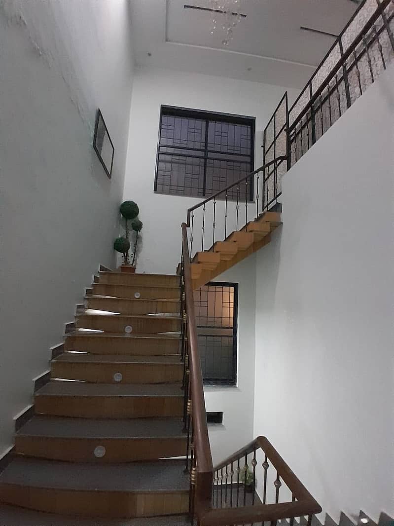 FURNISHED HOUSE ONE KANAL WITH BASEMENT AVAILABLE FOR SALE AT ATTRACTIVE PRICE 4