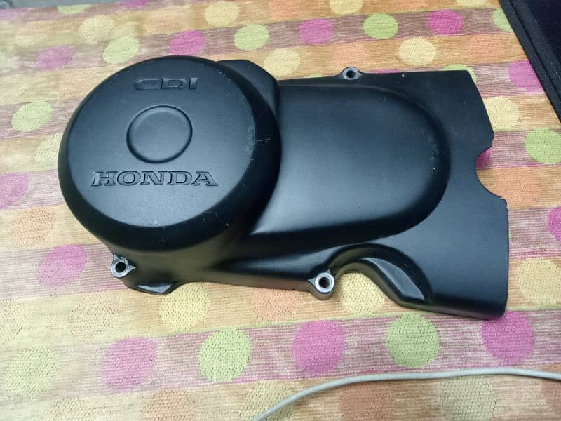 Honda 125 ka engine cover original ha upar mate black colour howa ha 1