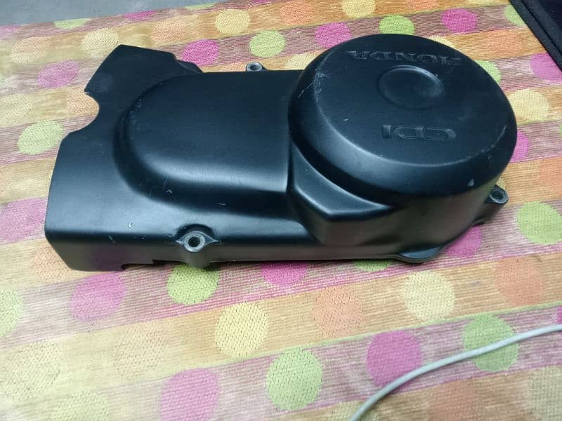 Honda 125 ka engine cover original ha upar mate black colour howa ha 2