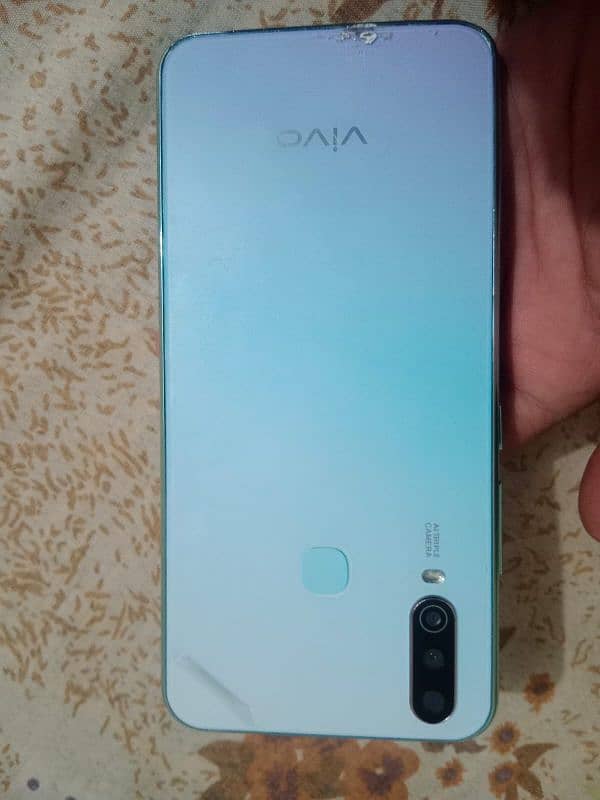 Vivo y17 3