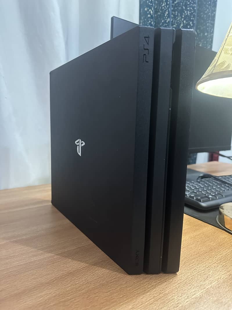 PlayStation 4 pro 1tb 2