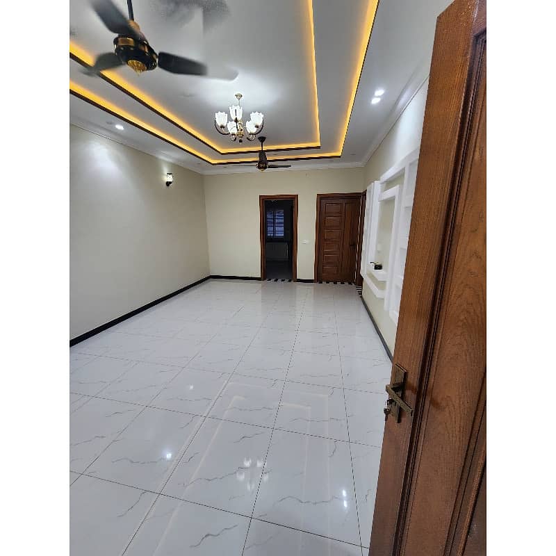 10 Marla Newly Constructed Best Location House Is Available For Sale In Block D Sector D-17 4