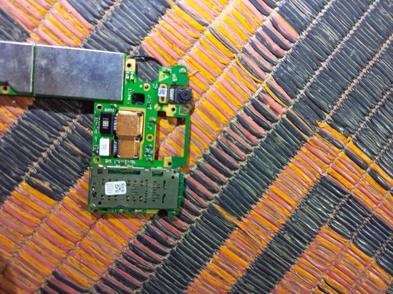 motorola Moto g6  PTA APPROVED mother board/1 dm ok ha koi fault nahi, 2