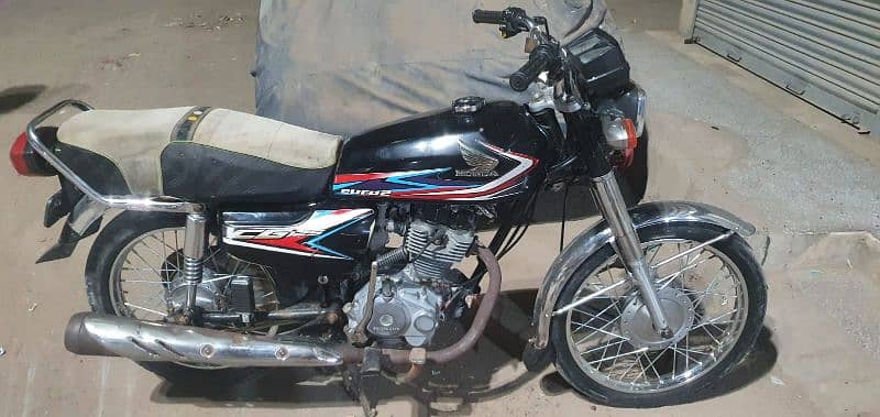 Honda 125 larkana urgent sale 0/3/1/5/2/3/9/6/6/5/8 1